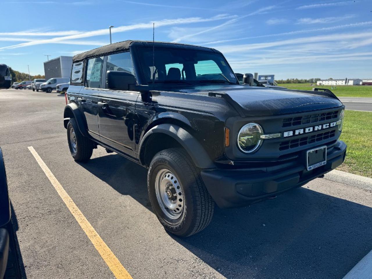 2025 Ford Bronco Base Photo