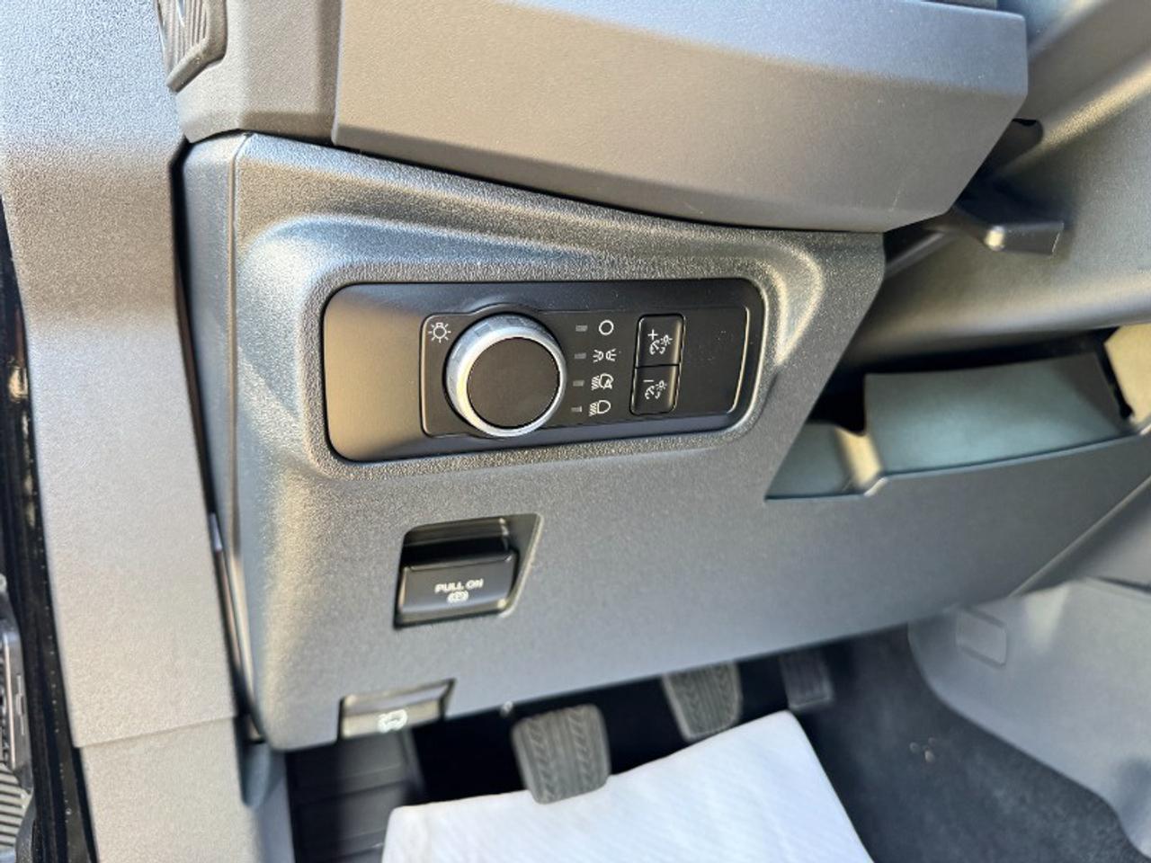 2025 Ford Bronco Base Photo