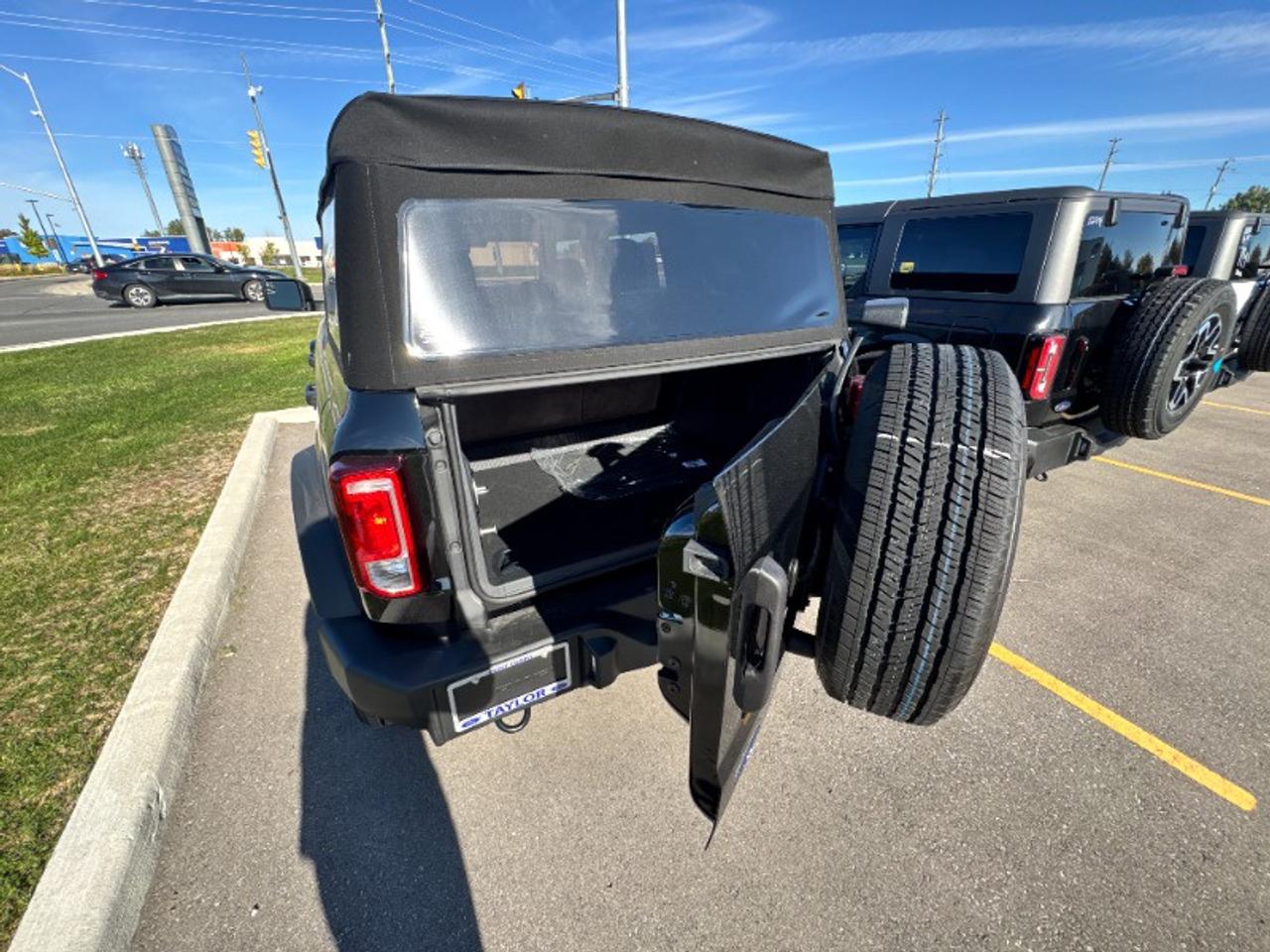 2025 Ford Bronco Base Photo