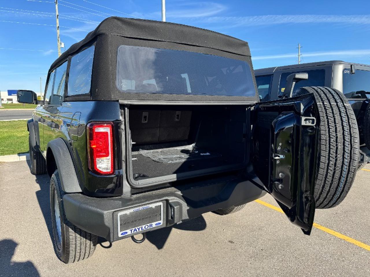 2025 Ford Bronco Base Photo