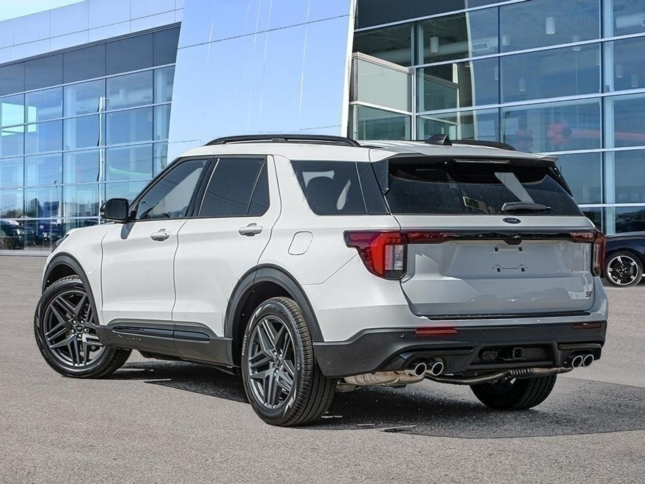 2025 Ford Explorer ST Photo3