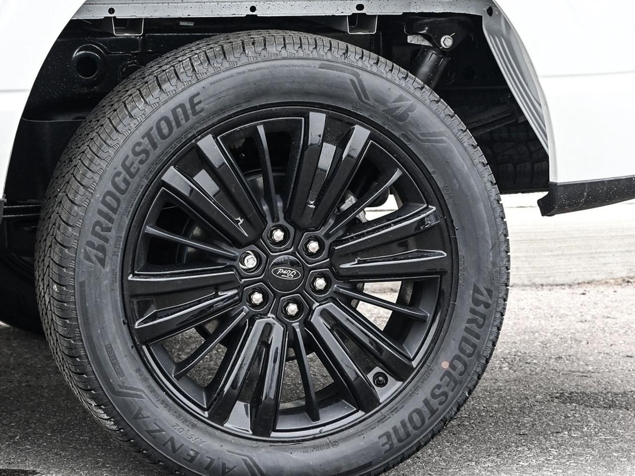 2026 Ford F-150 Platinum Photo