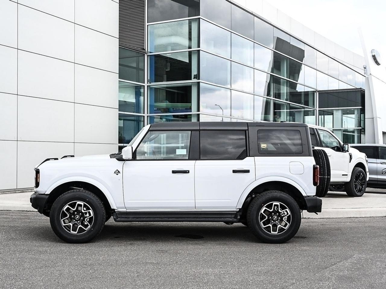 2026 Ford Bronco Outer Banks Photo4