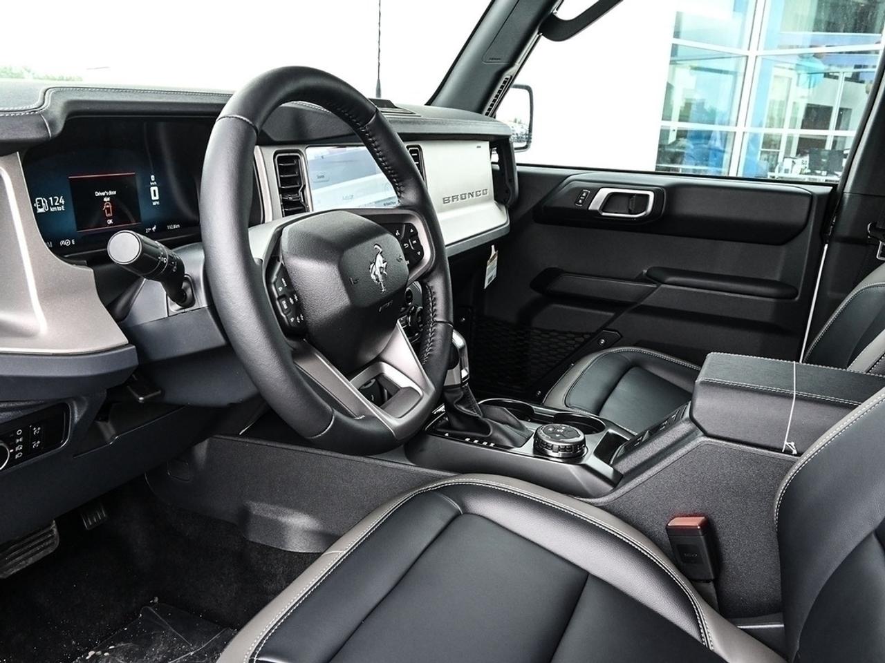 2026 Ford Bronco Outer Banks Photo