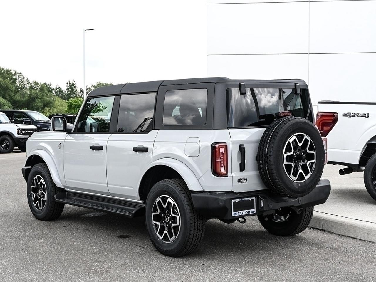 2026 Ford Bronco Outer Banks Photo