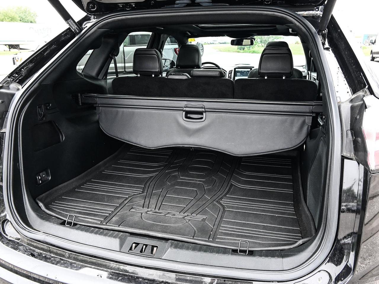 2022 Ford Edge ST Photo