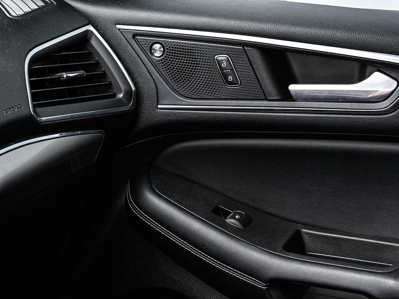 2022 Ford Edge ST Photo