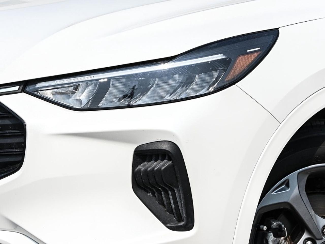 2024 Ford Escape ST-Line Photo1