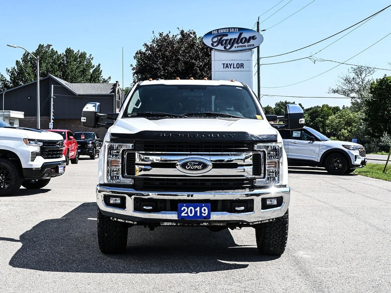2019 Ford F-250 Super Duty SRW XLT Photo3