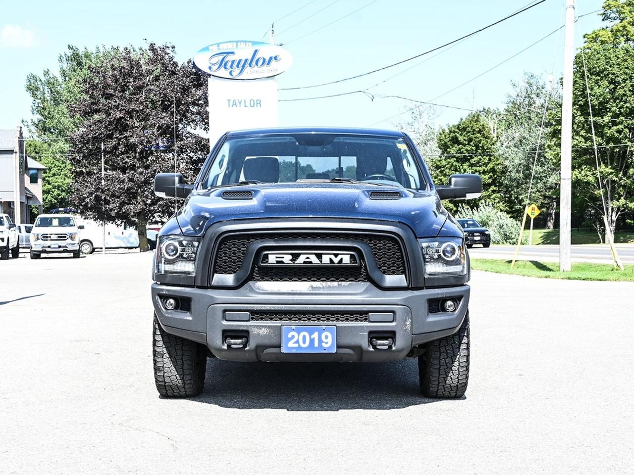 2019 RAM 1500 Classic WARLOCK Photo4