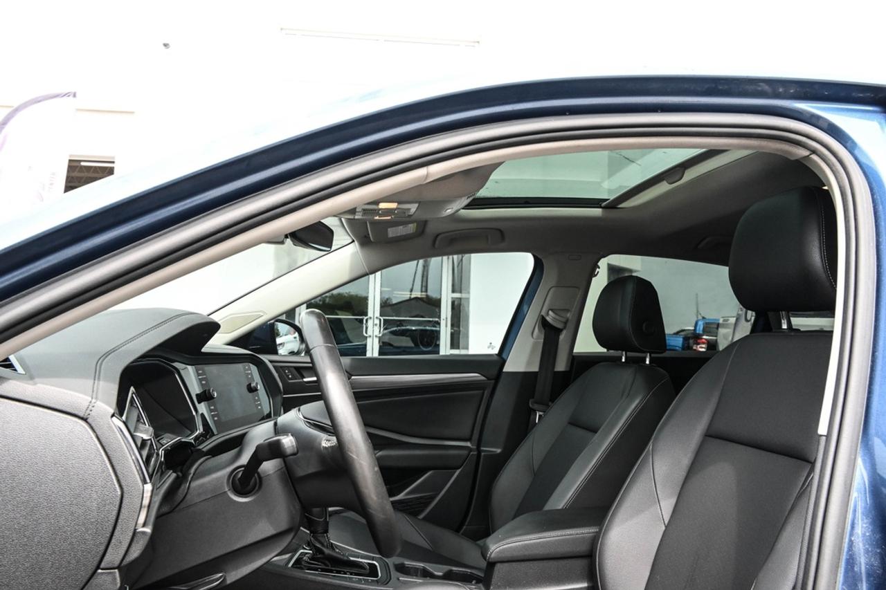 2021 Volkswagen Jetta HIGHLINE Photo
