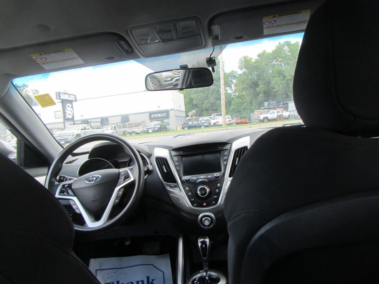 2015 Hyundai Veloster 3DR CPE AUTO SE Photo