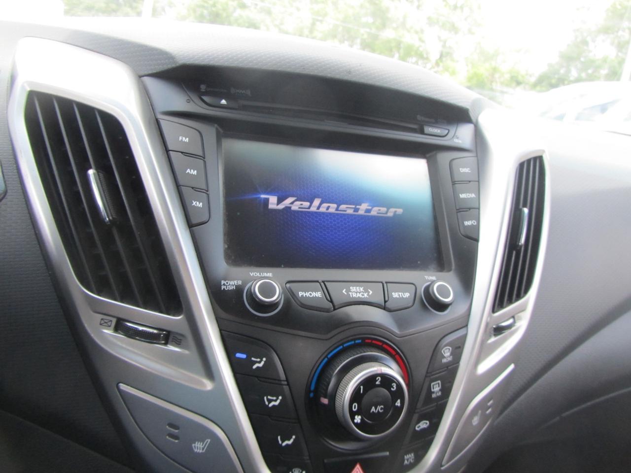 2015 Hyundai Veloster 3DR CPE AUTO SE Photo