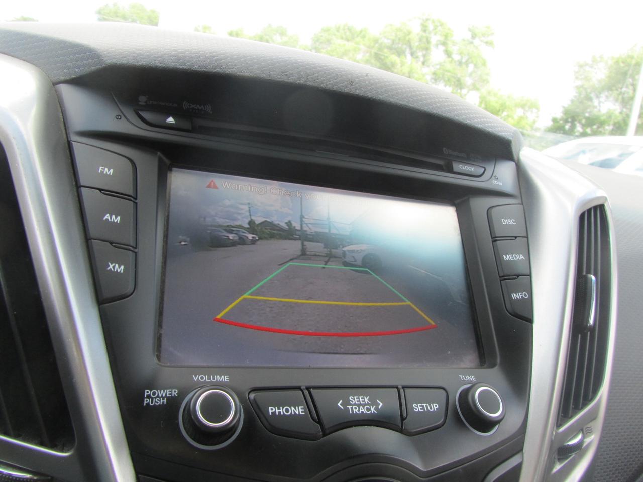 2015 Hyundai Veloster 3DR CPE AUTO SE Photo