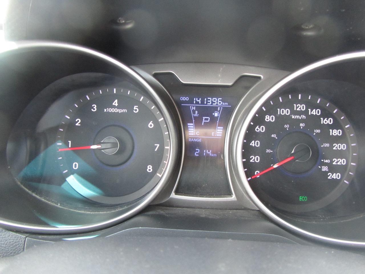2015 Hyundai Veloster 3DR CPE AUTO SE Photo
