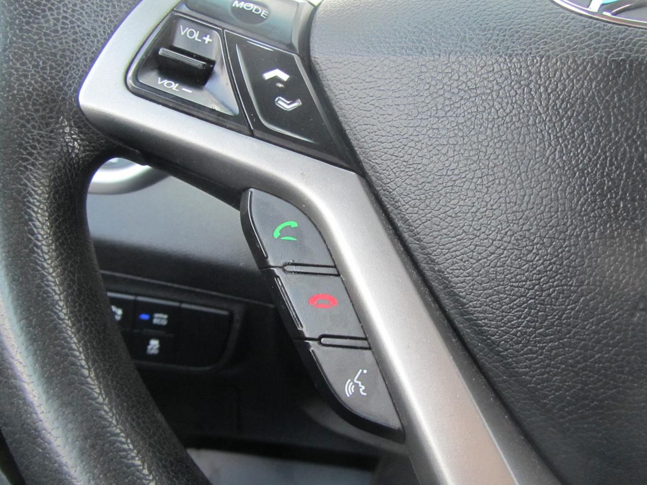 2015 Hyundai Veloster 3DR CPE AUTO SE Photo