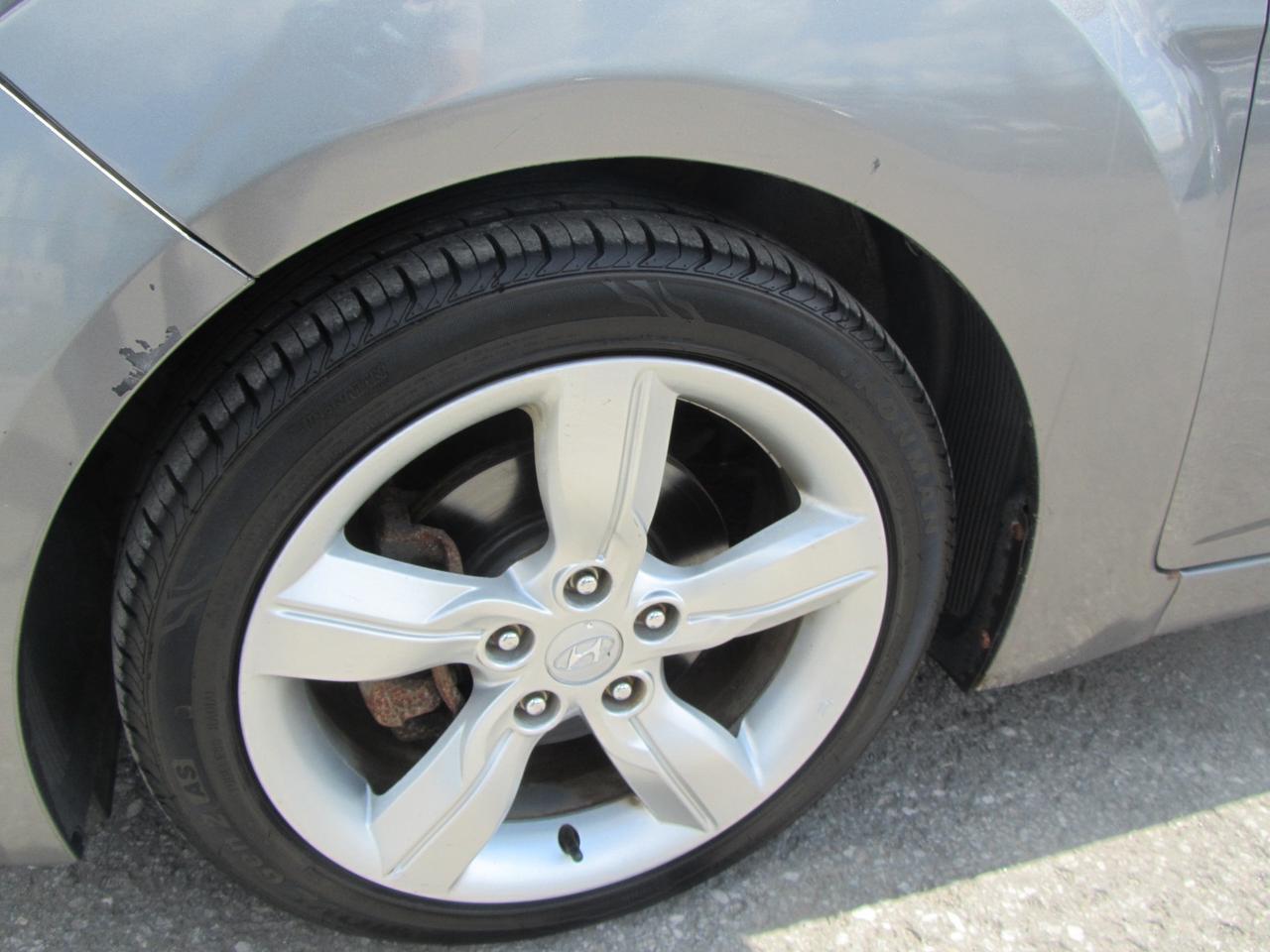 2015 Hyundai Veloster 3DR CPE AUTO SE Photo