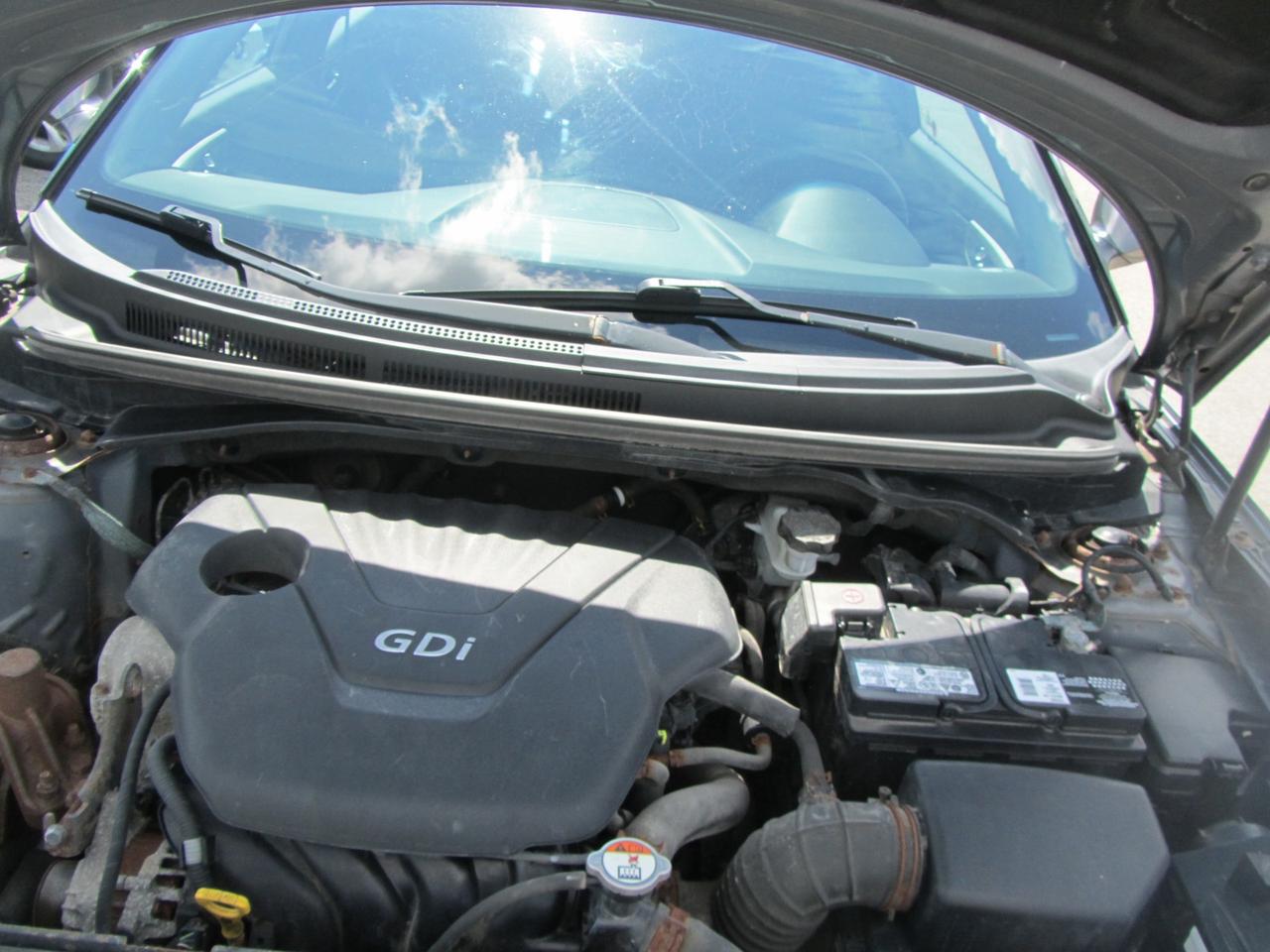 2015 Hyundai Veloster 3DR CPE AUTO SE Photo