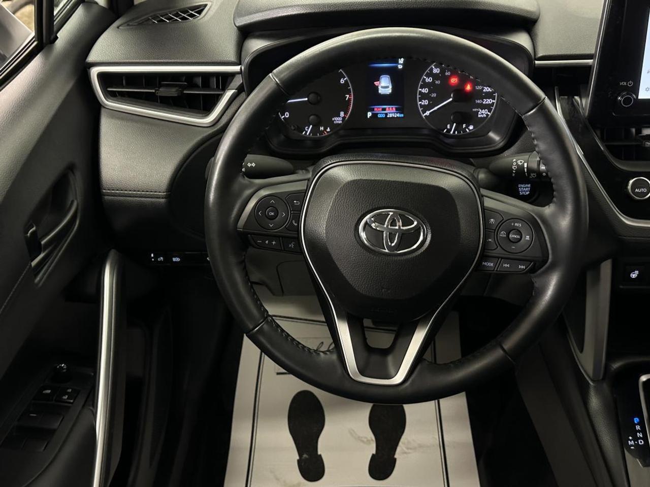 2024 Toyota Corolla Cross LE/AWD/29000KM/HEATED SEATS/AUTO HIGH BEAMS/MORE! Photo