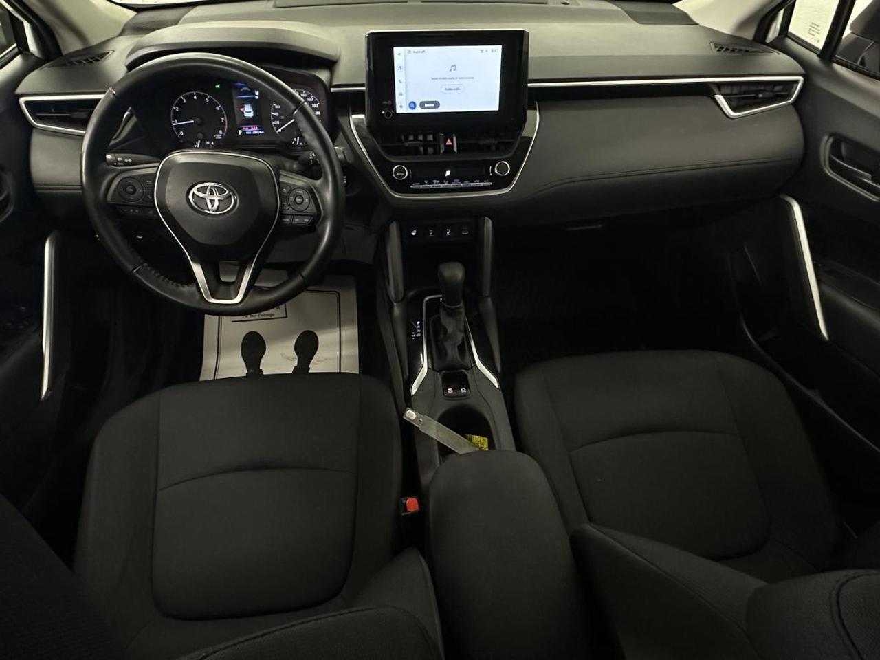 2024 Toyota Corolla Cross LE/AWD/29000KM/HEATED SEATS/AUTO HIGH BEAMS/MORE! Photo