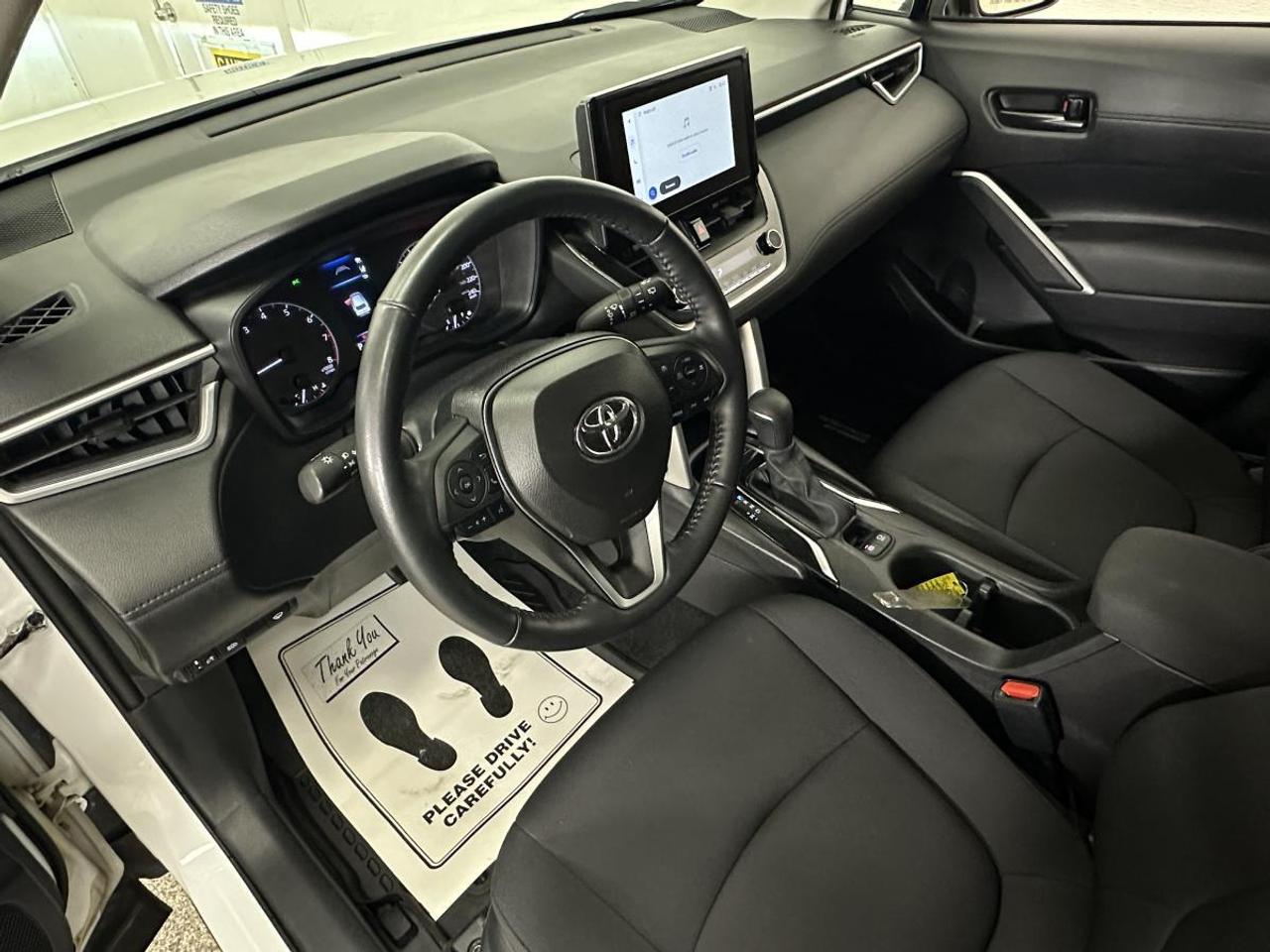2024 Toyota Corolla Cross LE/AWD/29000KM/HEATED SEATS/AUTO HIGH BEAMS/MORE! Photo