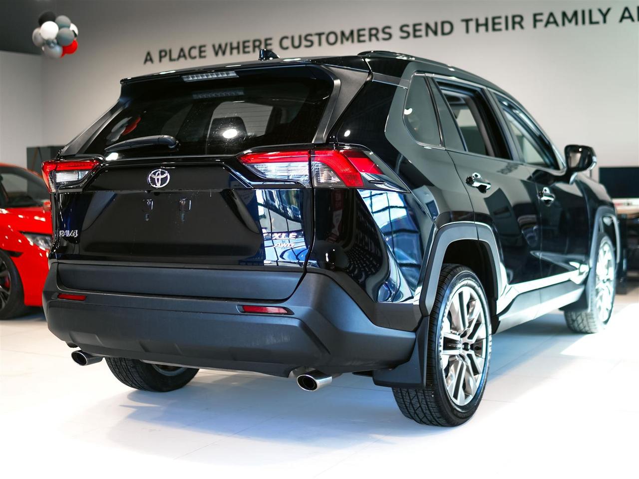 2019 Toyota RAV4 XLE PREMIUM AWD LTHR | ROOF | NO ACCIDENTS Photo
