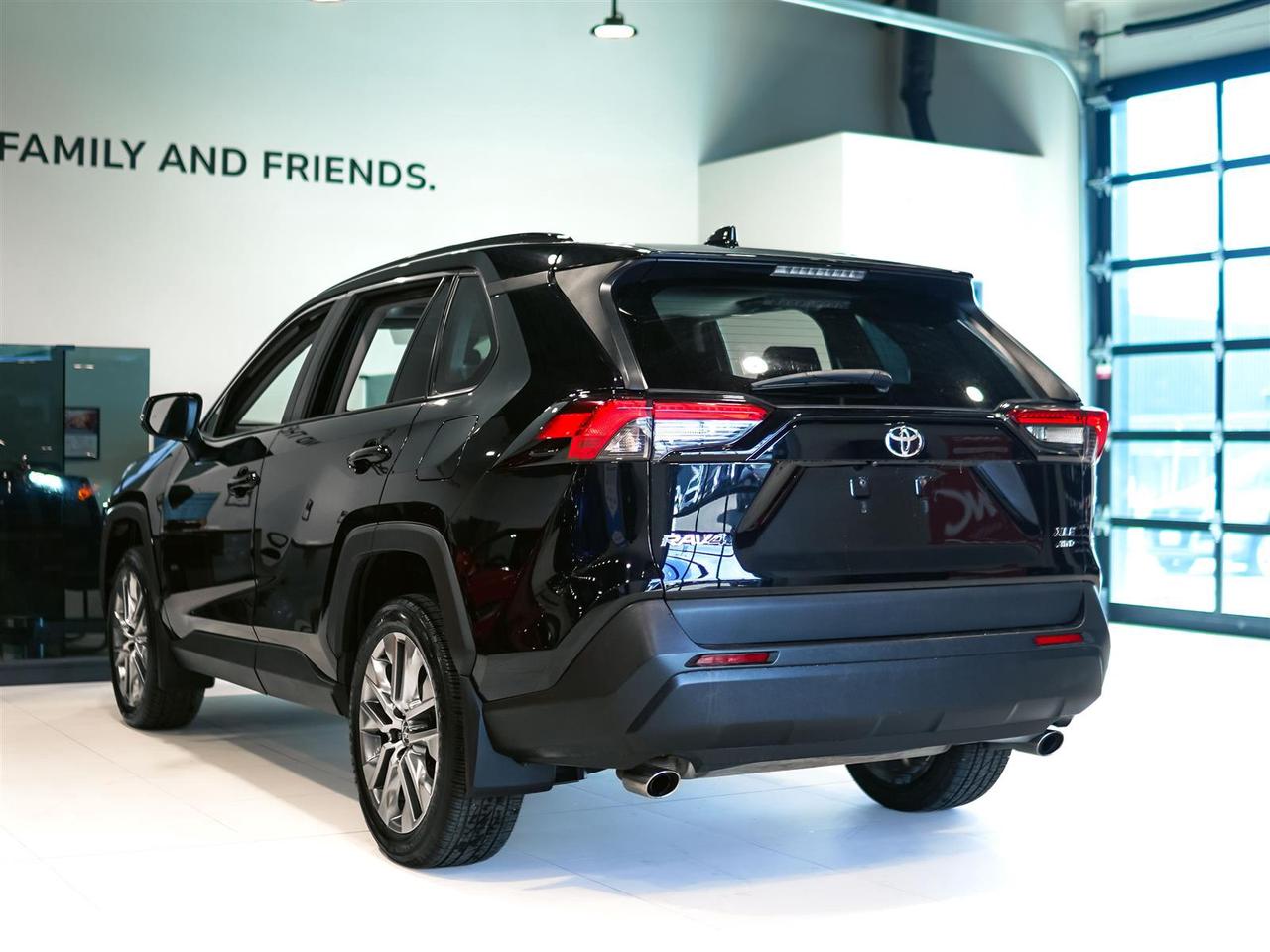 2019 Toyota RAV4 XLE PREMIUM AWD LTHR | ROOF | NO ACCIDENTS Photo