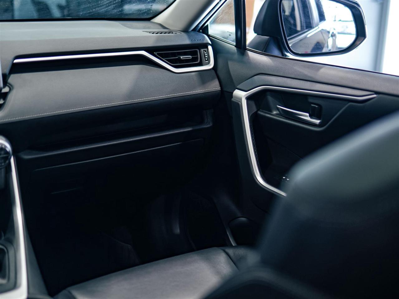 2019 Toyota RAV4 XLE PREMIUM AWD LTHR | ROOF | NO ACCIDENTS Photo