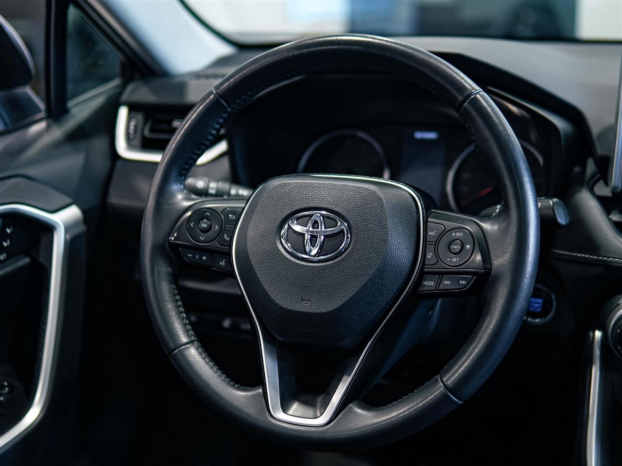 2019 Toyota RAV4 XLE PREMIUM AWD LTHR | ROOF | NO ACCIDENTS Photo