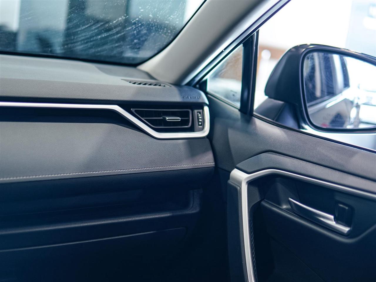 2019 Toyota RAV4 XLE PREMIUM AWD LTHR | ROOF | NO ACCIDENTS Photo