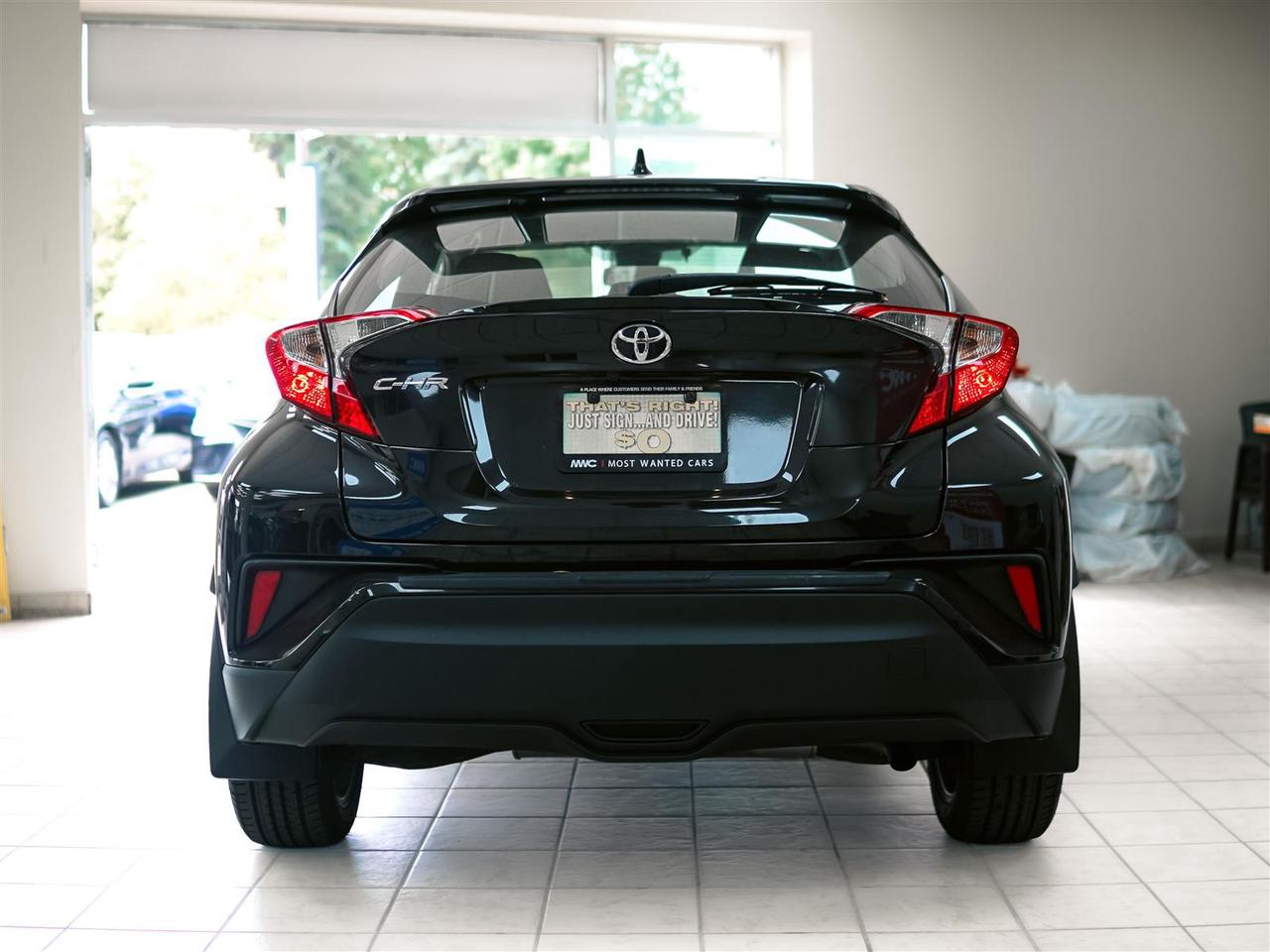2020 Toyota C-HR XLE PREMIUM | NO ACCIDENTS | BLIND | 18 INCH ALLOYS Photo