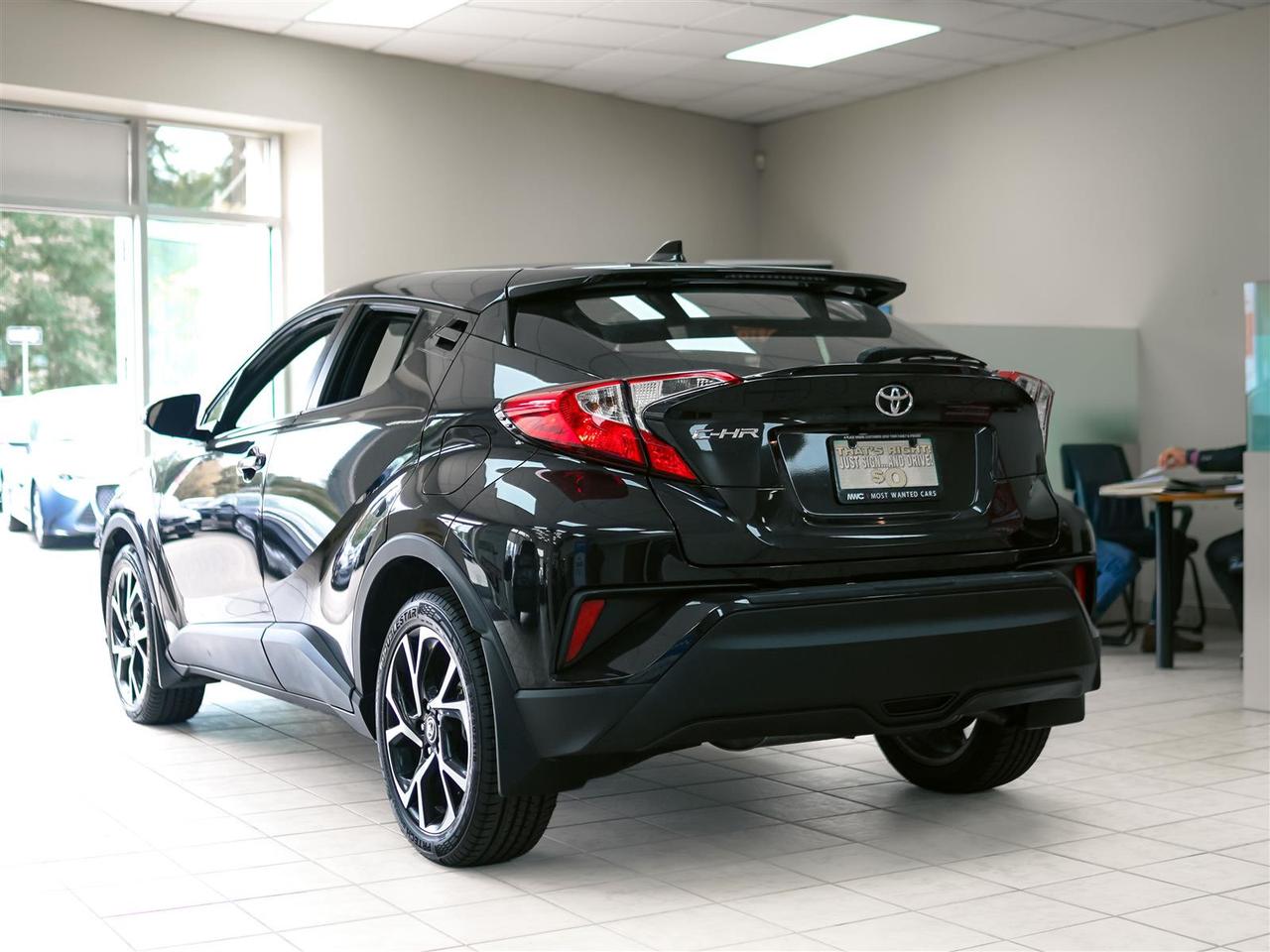 2020 Toyota C-HR XLE PREMIUM | NO ACCIDENTS | BLIND | 18 INCH ALLOYS Photo