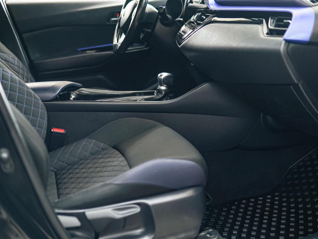 2020 Toyota C-HR XLE PREMIUM | NO ACCIDENTS | BLIND | 18 INCH ALLOYS Photo