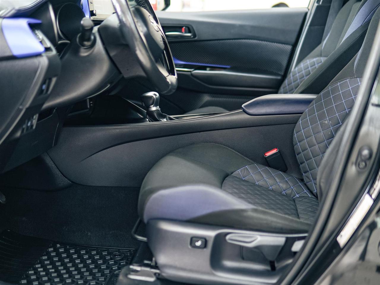 2020 Toyota C-HR XLE PREMIUM | NO ACCIDENTS | BLIND | 18 INCH ALLOYS Photo