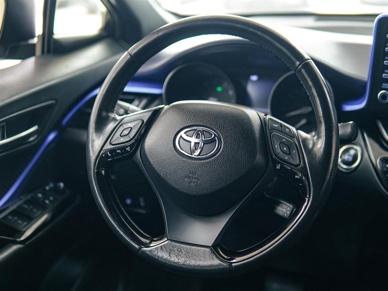 2020 Toyota C-HR XLE PREMIUM | NO ACCIDENTS | BLIND | 18 INCH ALLOYS Photo