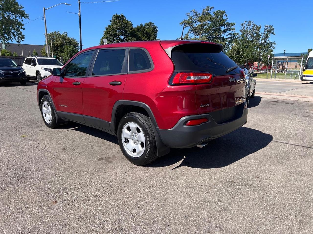 2015 Jeep Cherokee Sport Photo