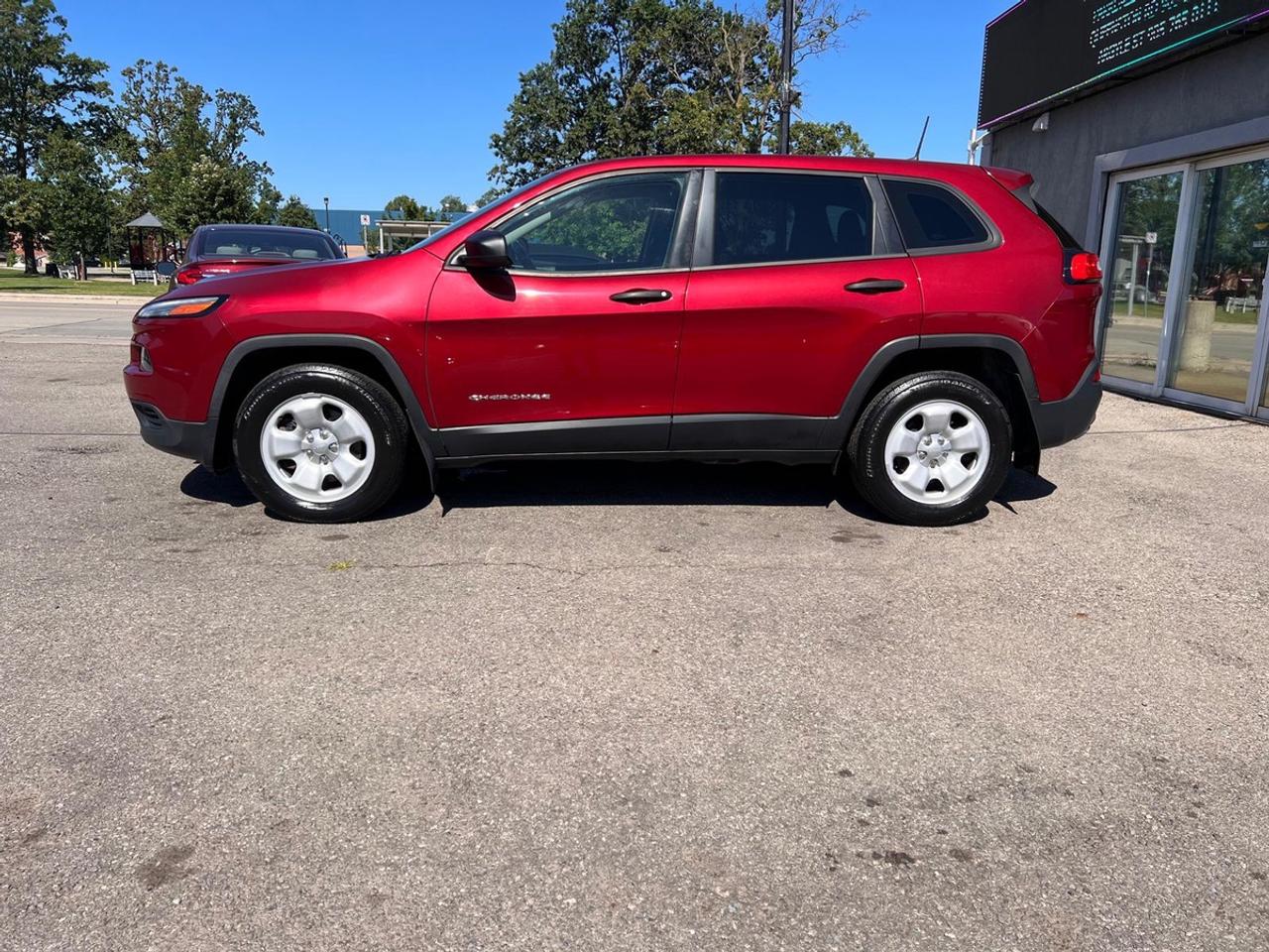2015 Jeep Cherokee Sport Photo1