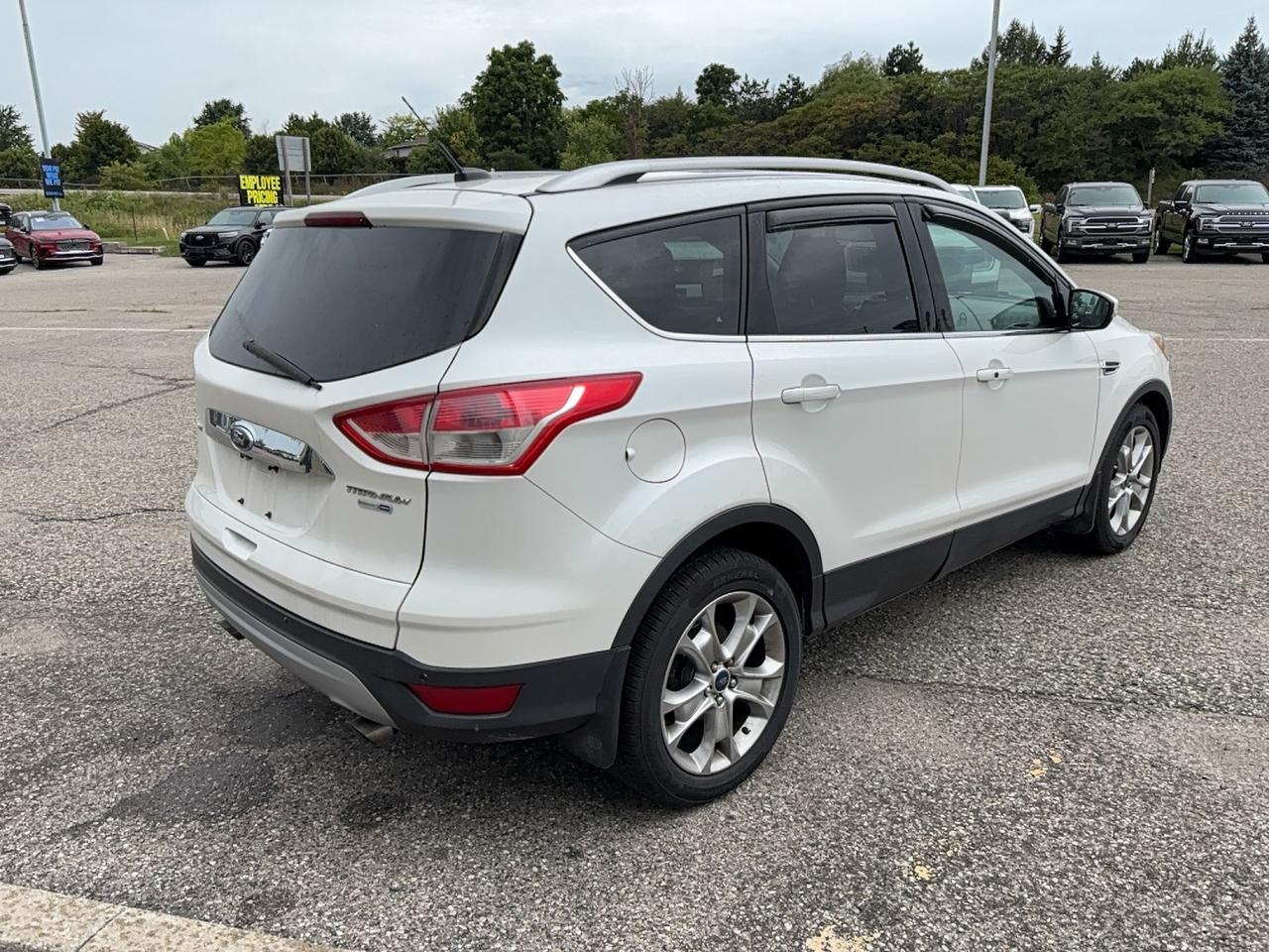 2015 Ford Escape LOCAL TRADE, 2L ECOBOOST, LEATHER. AS TRADED Photo4