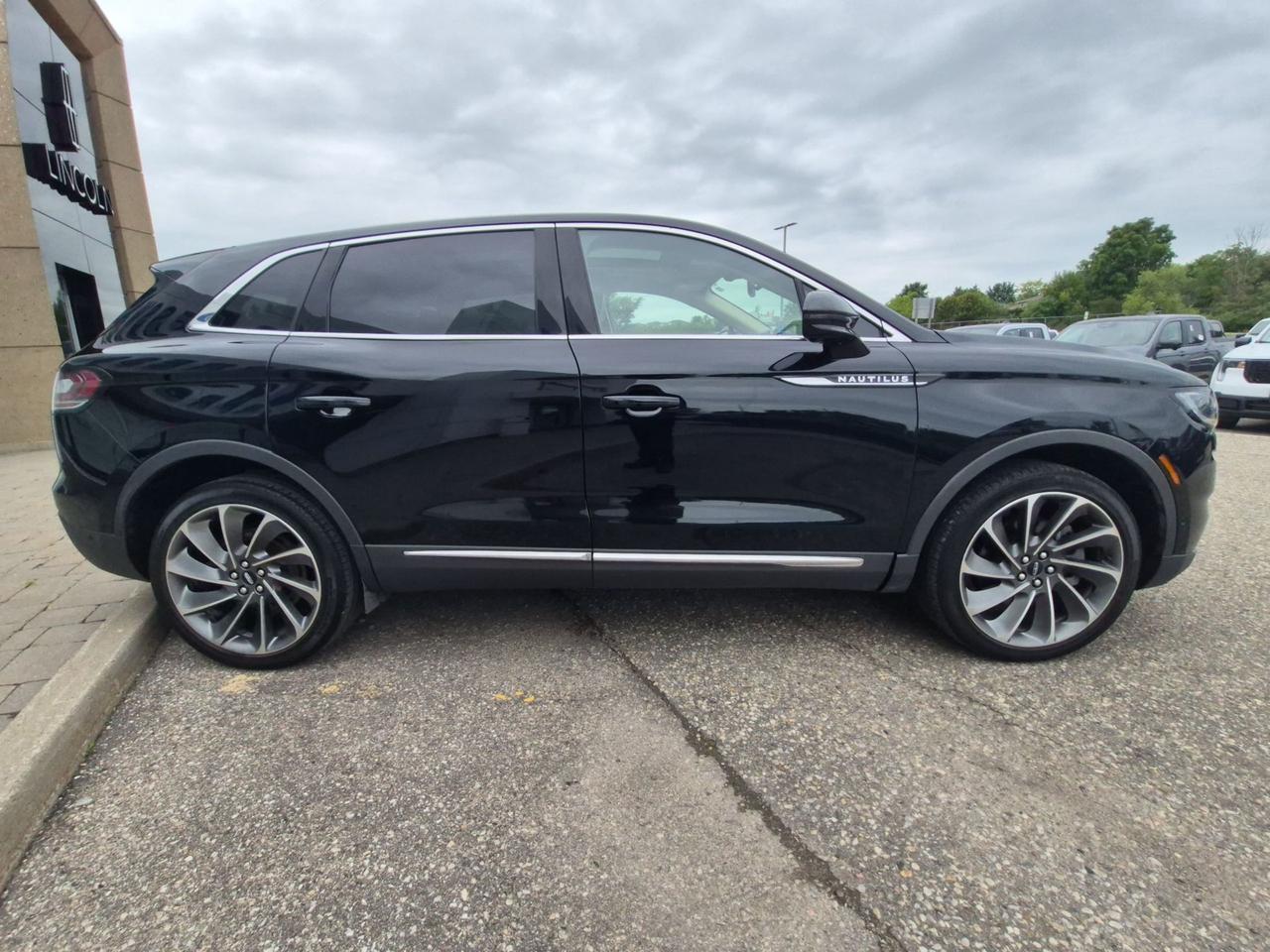 2022 Lincoln Nautilus 2.7L UPGRADED ENGINE! RESERVE, AWD, 201A, 21" RIMS Photo3