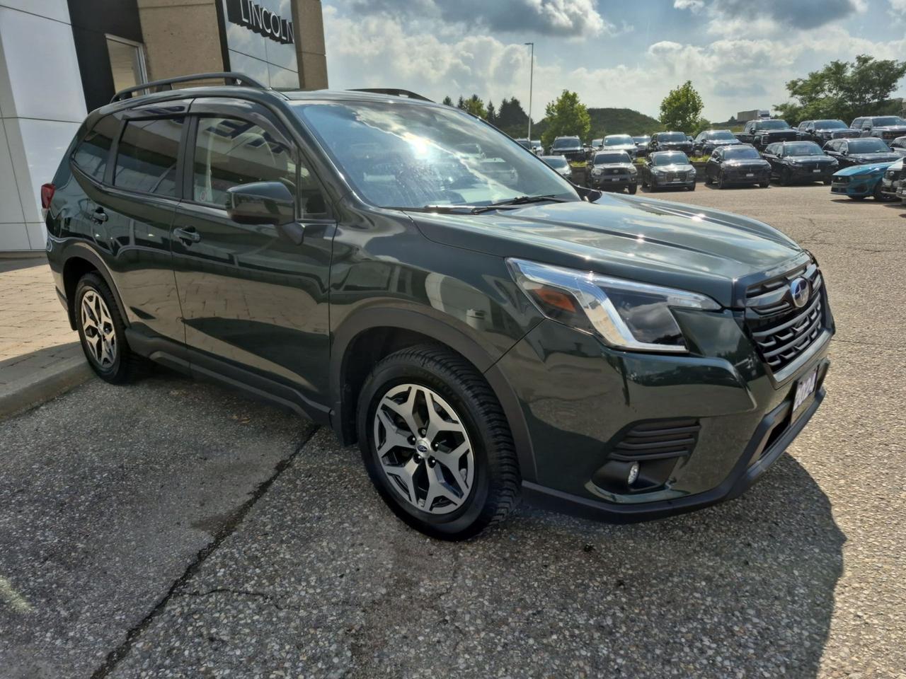 2024 Subaru Forester LOW KM'S! LOCAL TRADE! TOURING, MOONROOF! Photo2