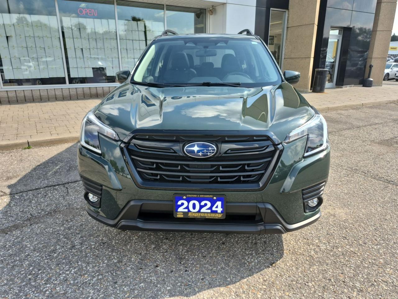 2024 Subaru Forester LOW KM'S! LOCAL TRADE! TOURING, MOONROOF! Photo1