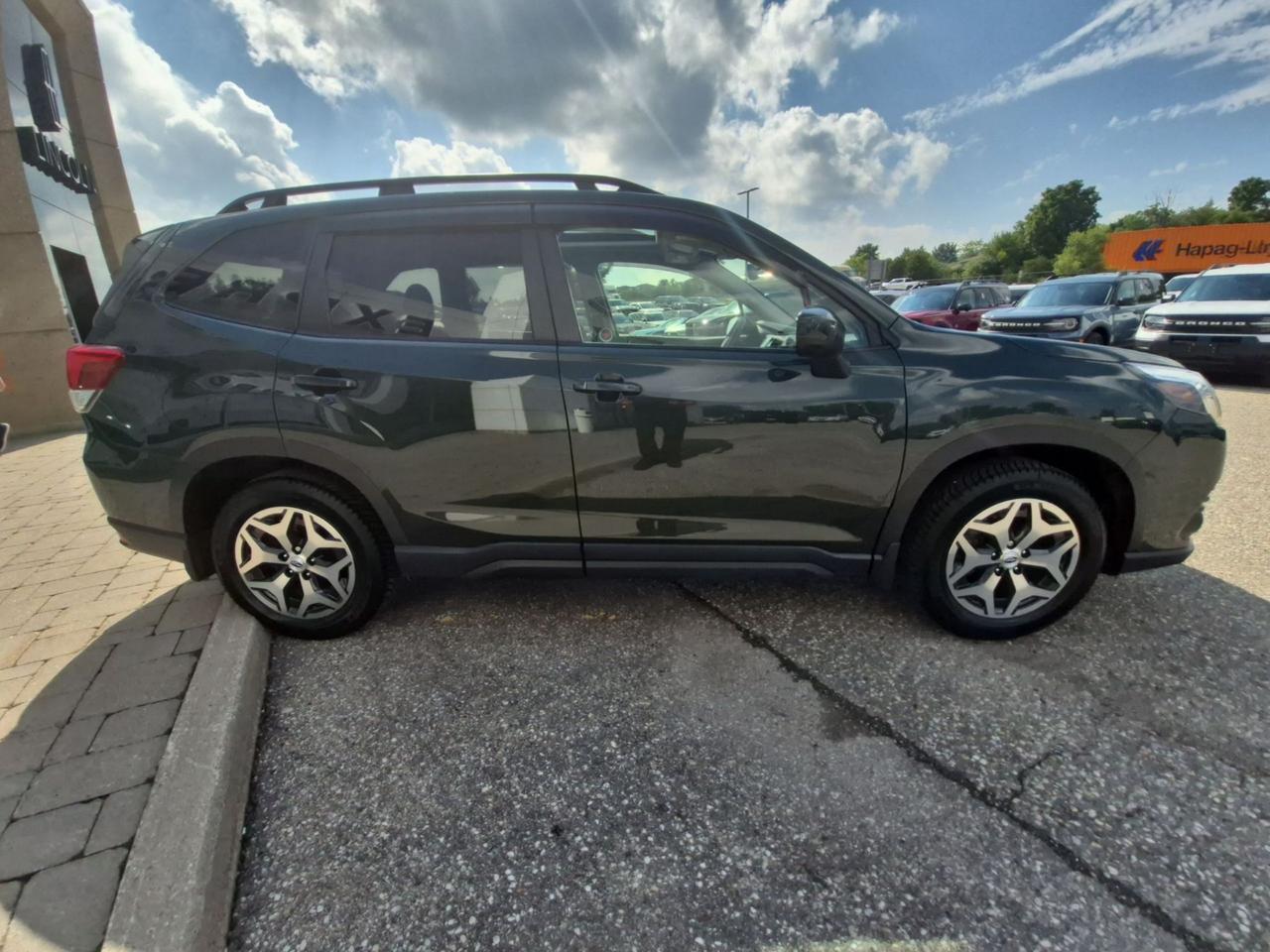 2024 Subaru Forester LOW KM'S! LOCAL TRADE! TOURING, MOONROOF! Photo3