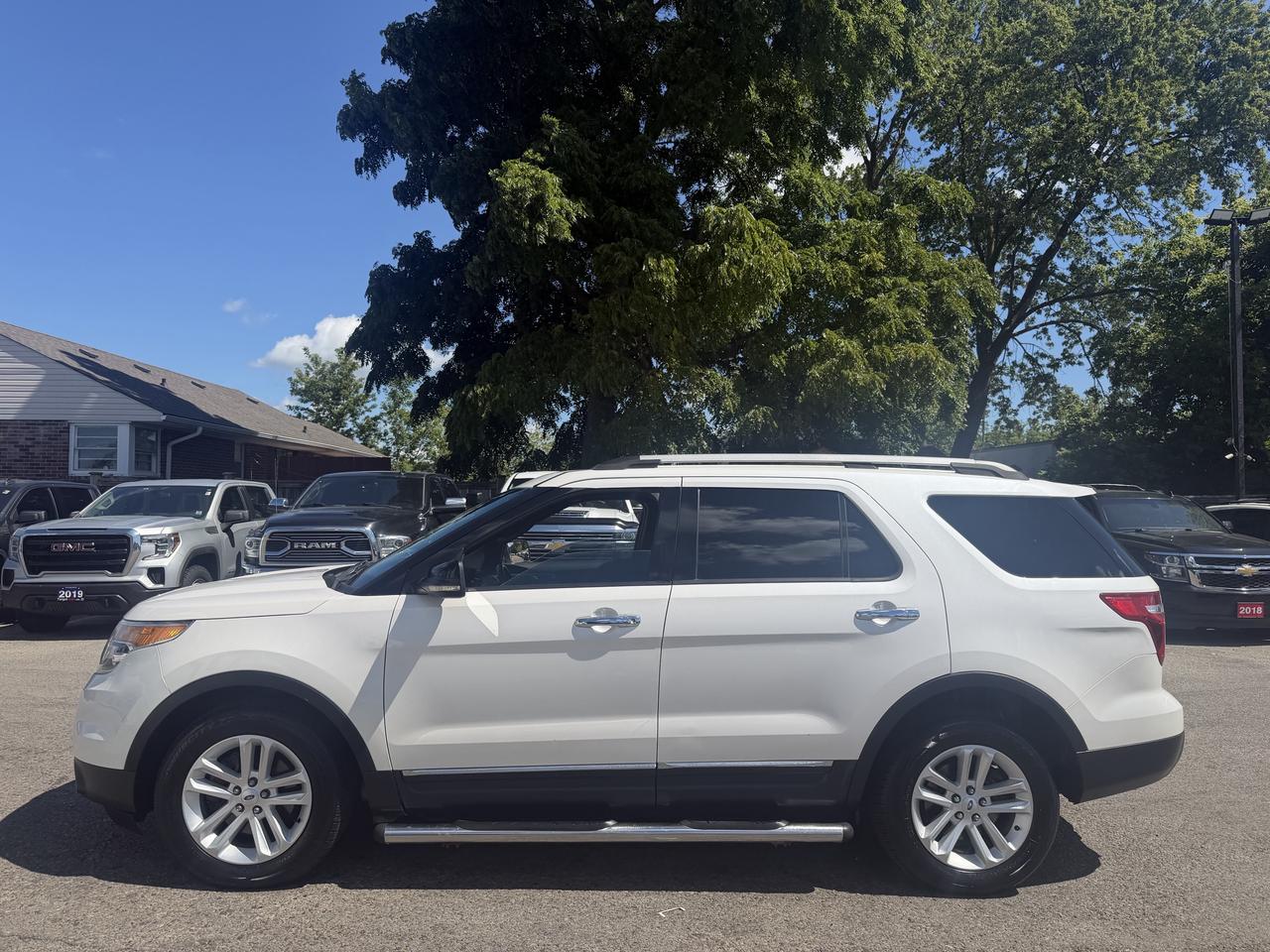 2012 Ford Explorer XLT Photo3