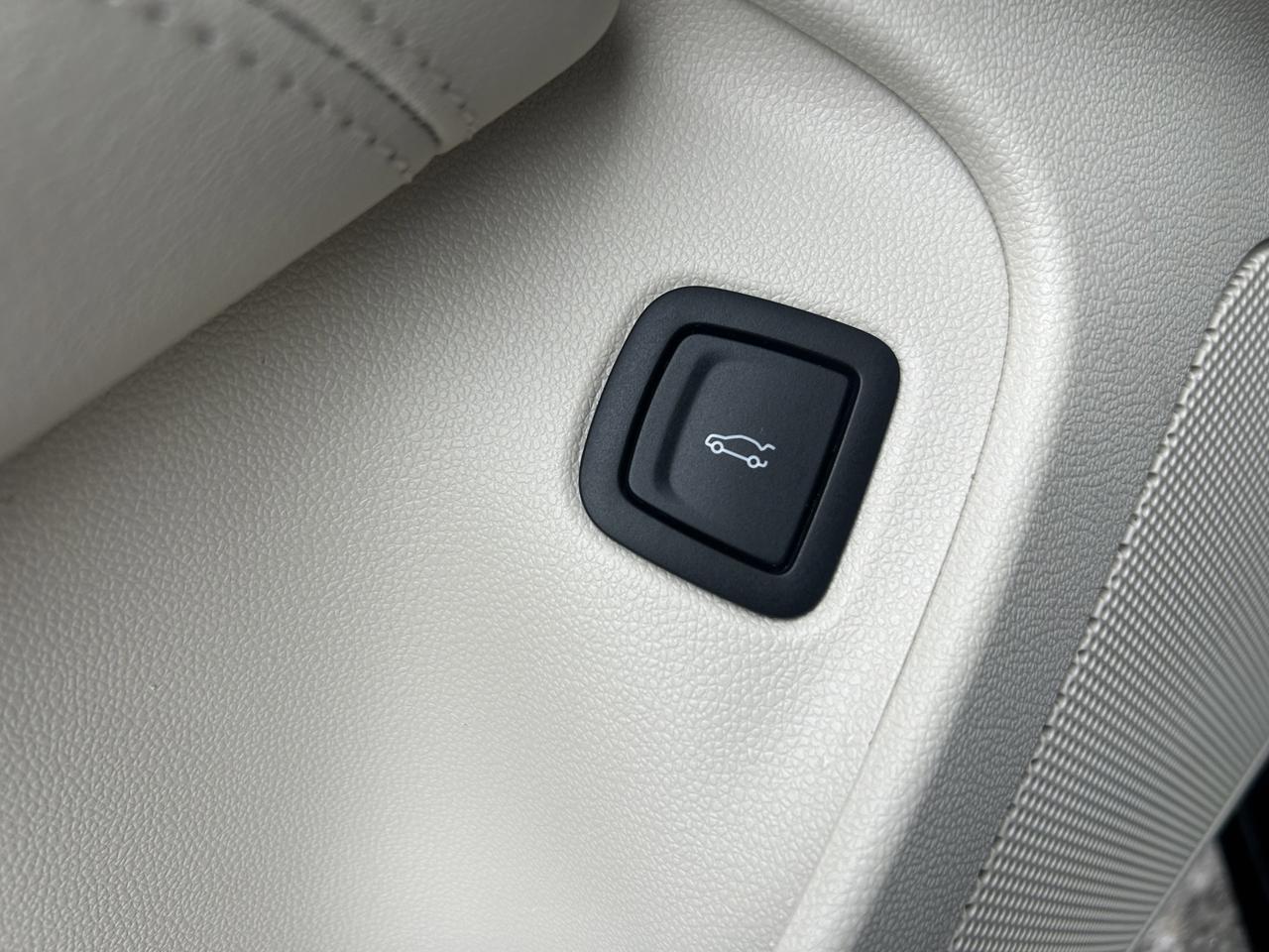 2021 Cadillac CT4 Luxury - LOADED!! REMOTE START, WIRELESS CHARGER!! Photo