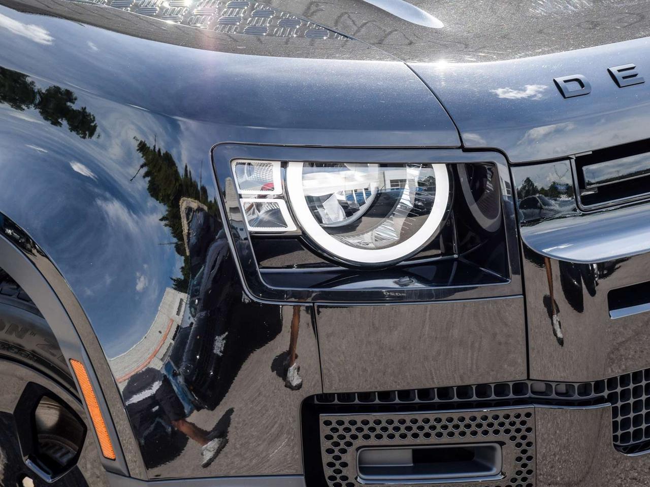 2023 Land Rover Defender S 4dr All-Wheel Drive 110 Photo