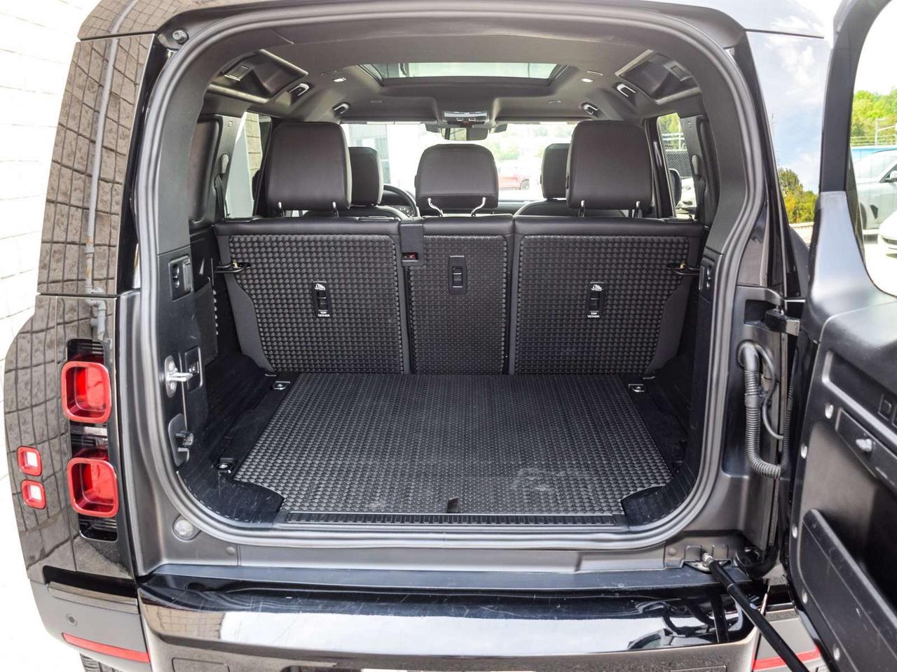 2023 Land Rover Defender S 4dr All-Wheel Drive 110 Photo