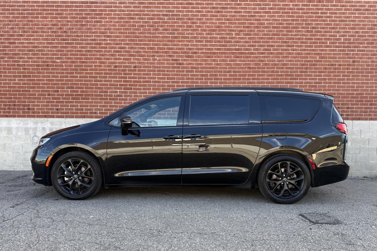 2025 Chrysler Pacifica Limited S| Panaroof| Leather| Stow n Go| Photo