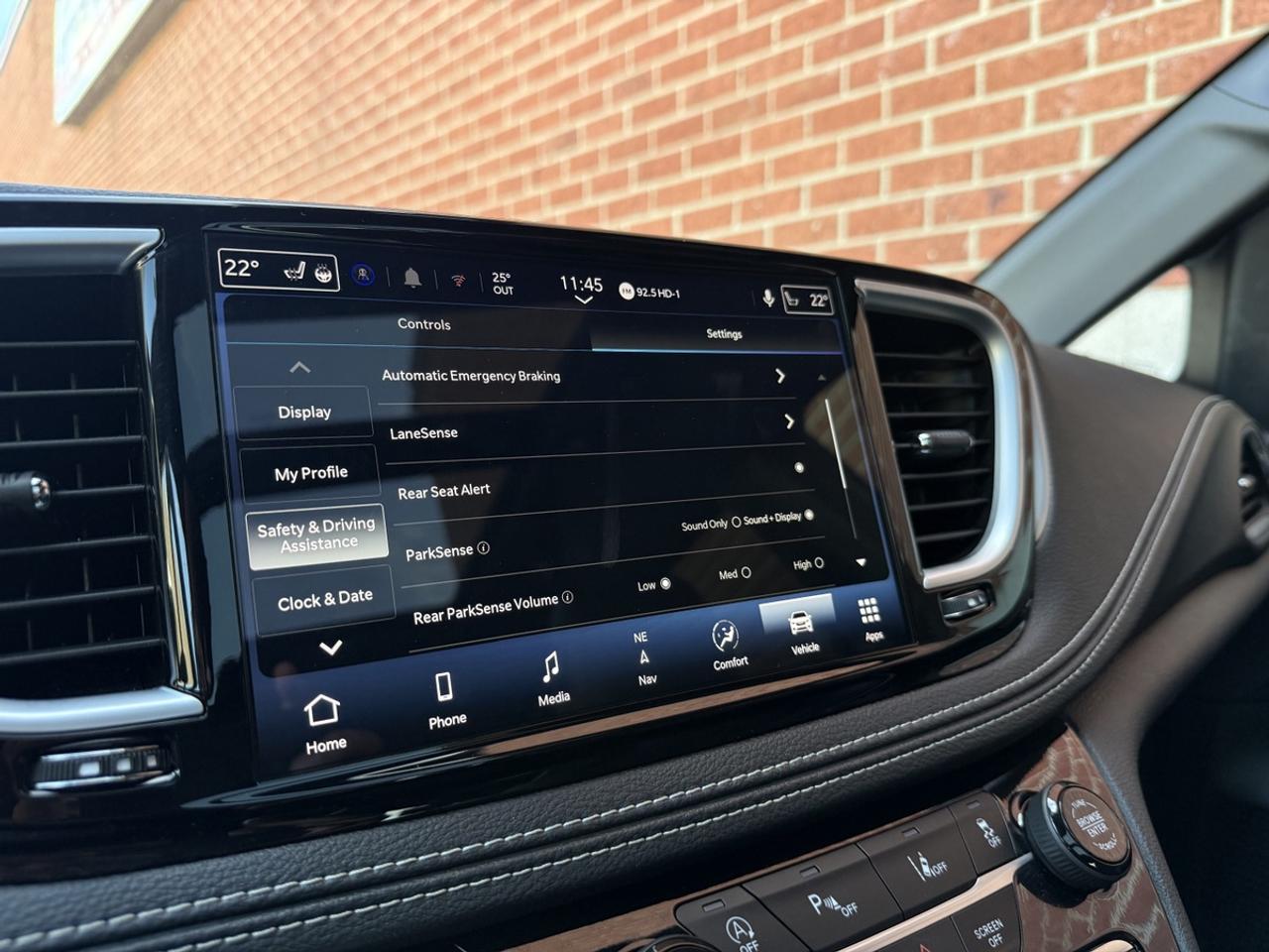 2025 Chrysler Pacifica Limited S| Panaroof| Leather| Stow n Go| Photo