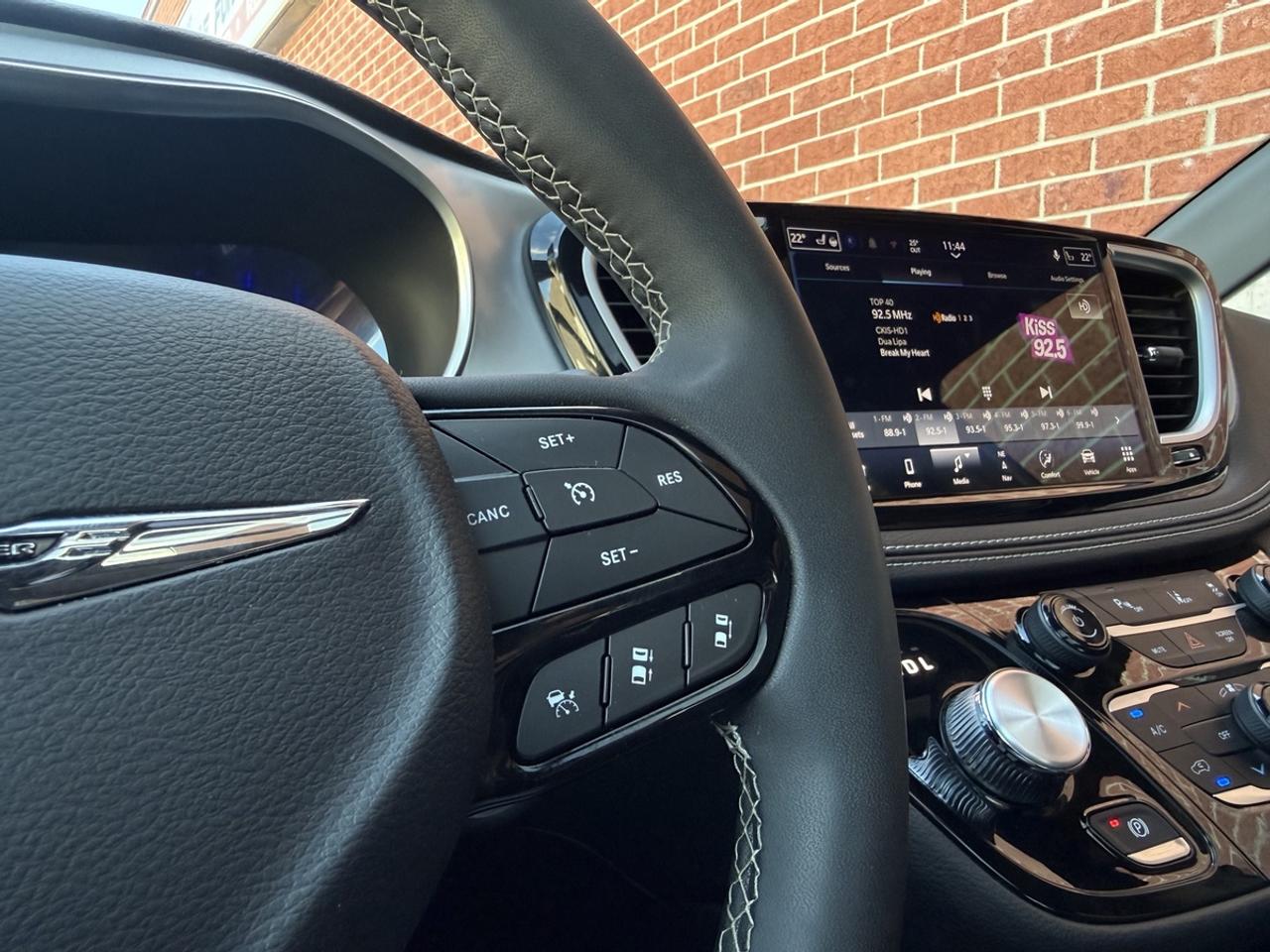 2025 Chrysler Pacifica Limited S| Panaroof| Leather| Stow n Go| Photo