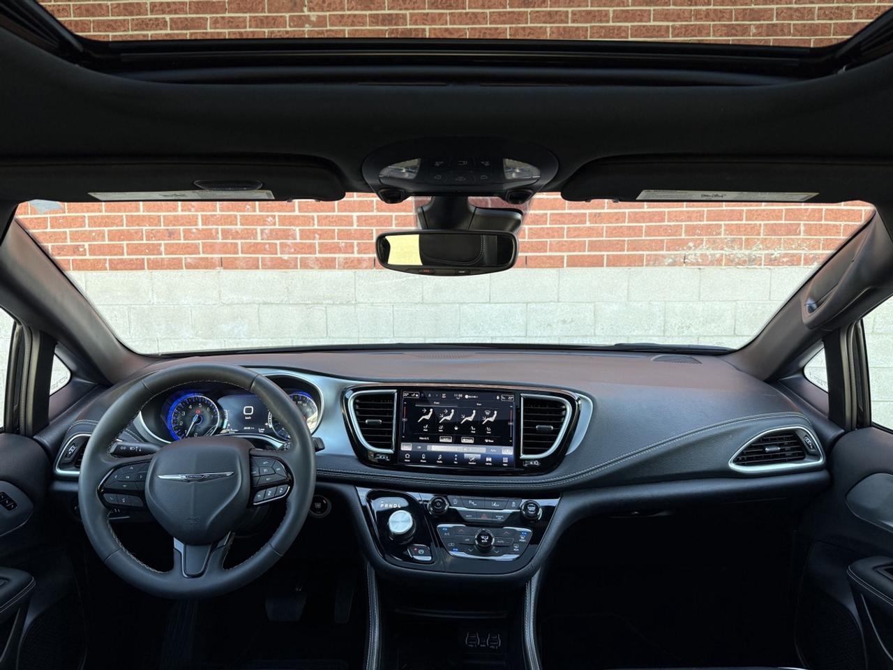 2025 Chrysler Pacifica Limited S| Panaroof| Leather| Stow n Go| Photo